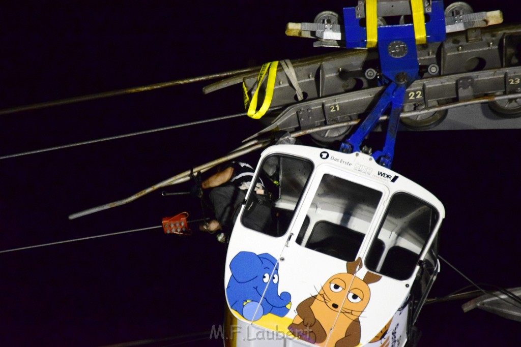 Koelner Seilbahn Gondel blieb haengen Koeln Linksrheinisch P901.JPG - Miklos Laubert